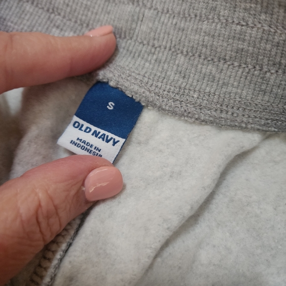 Q2 - Old Navy Vintage Extra High Rise Shorts - Picture 4 of 6